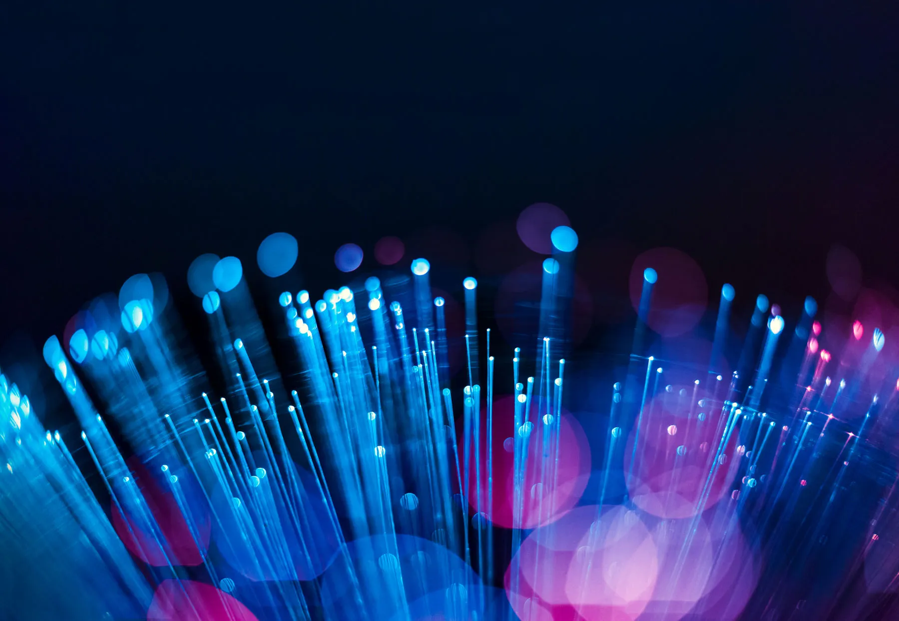 ¿Cómo funciona la fibra óptica?